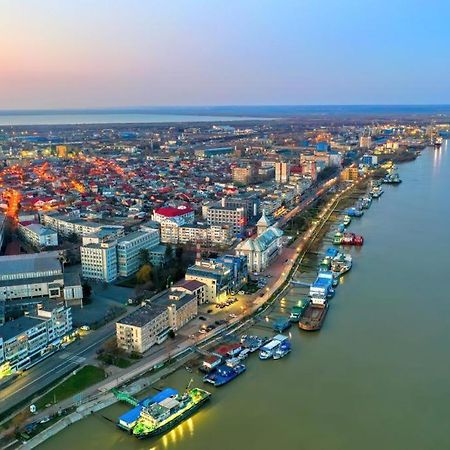 Chic Galati Apartment: Urban Escape Buitenkant foto