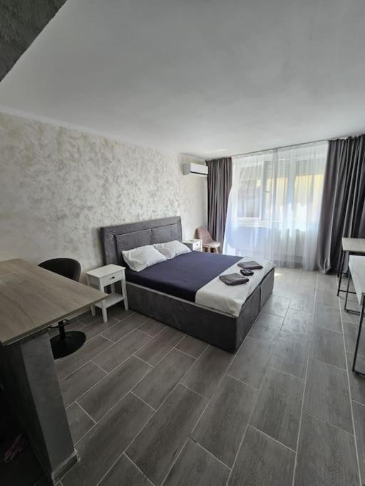 Chic Galati Apartment: Urban Escape Buitenkant foto