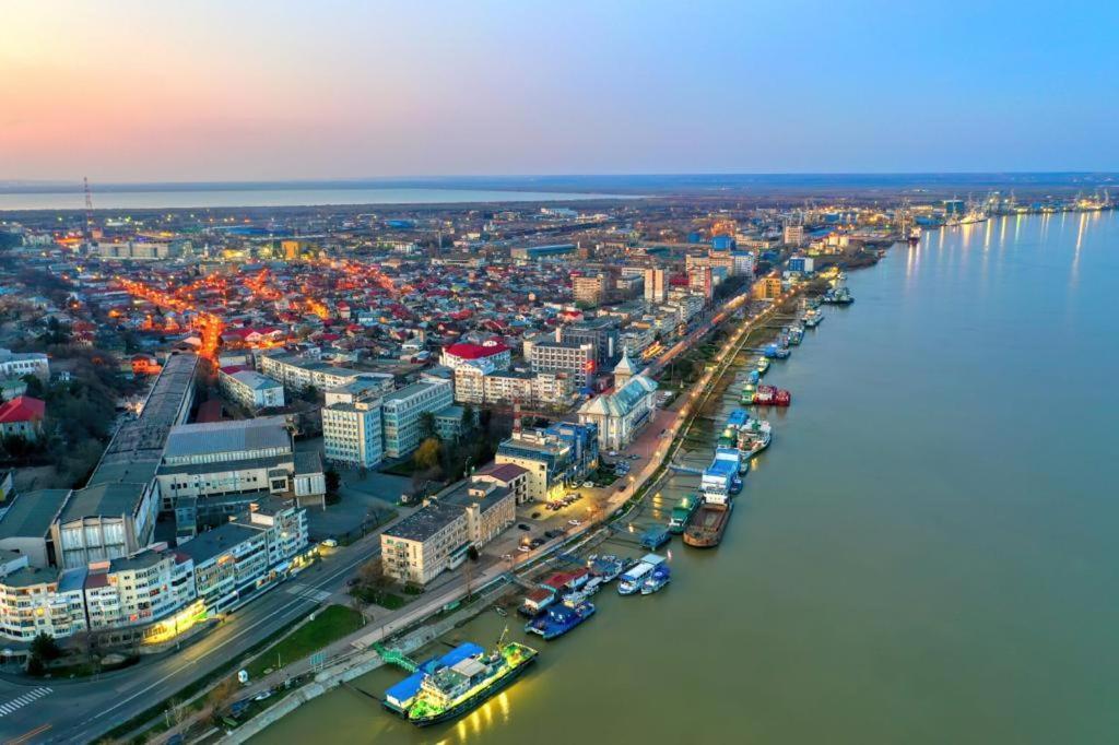 Chic Galati Apartment: Urban Escape Buitenkant foto