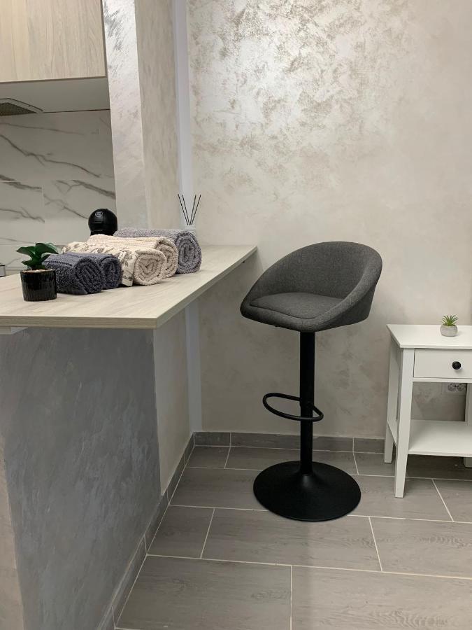 Chic Galati Apartment: Urban Escape Buitenkant foto